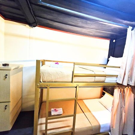 Karcof Container Hostel Сенггиги Экстерьер фото