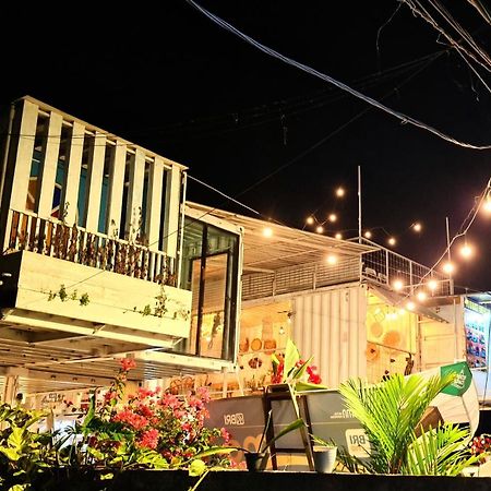 Karcof Container Hostel Сенггиги Экстерьер фото