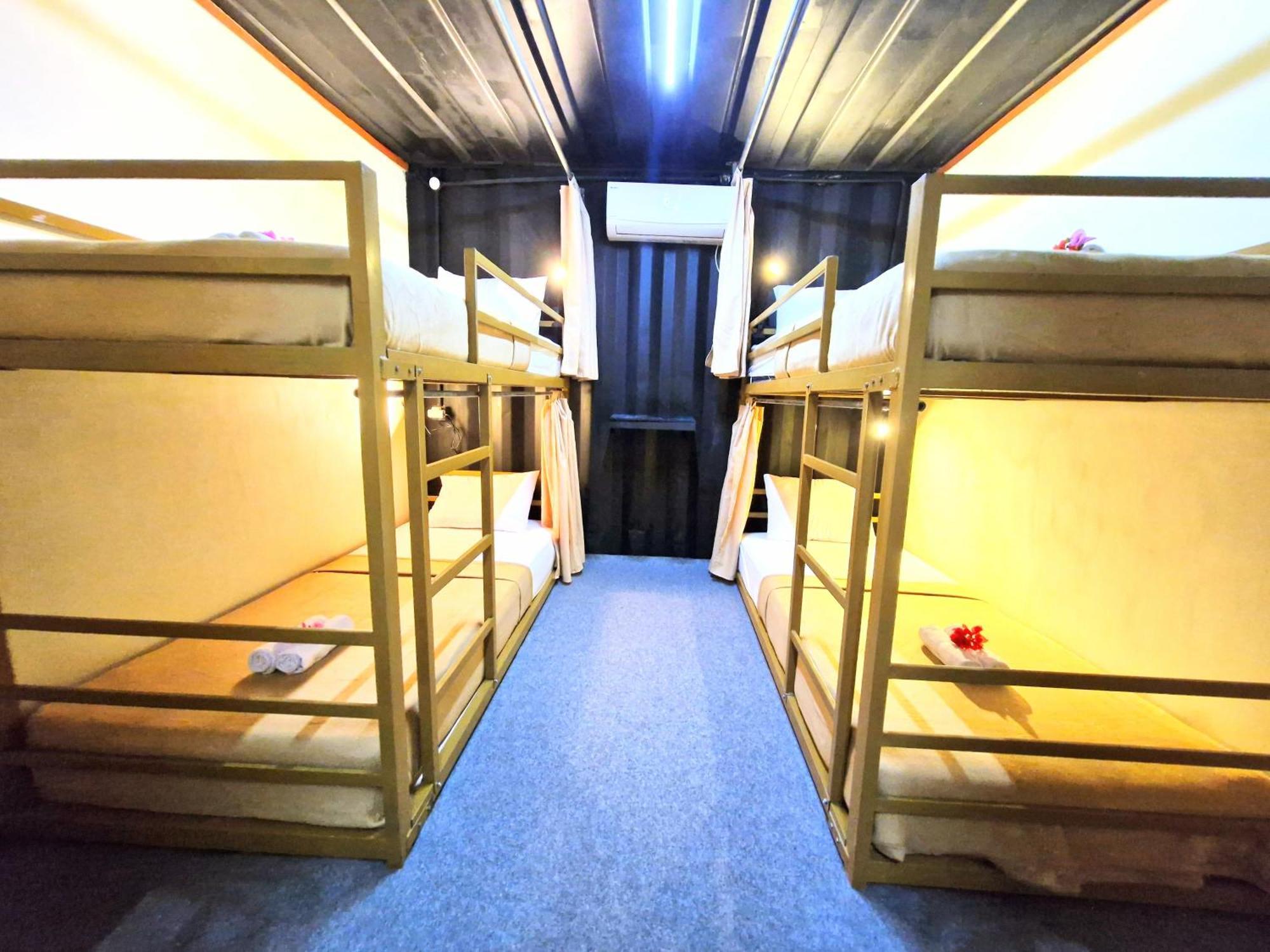 Karcof Container Hostel Сенггиги Экстерьер фото