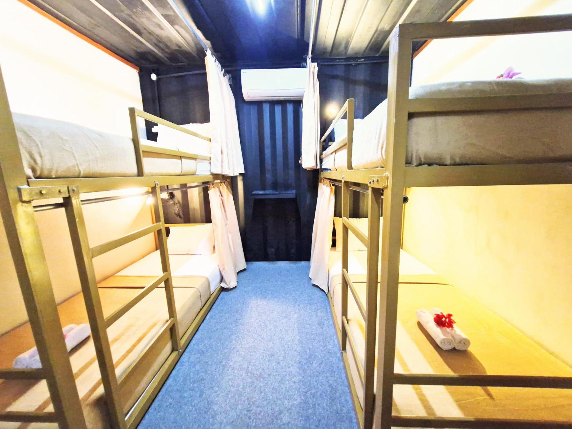 Karcof Container Hostel Сенггиги Экстерьер фото