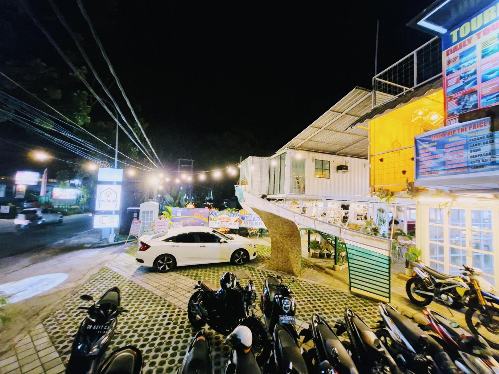 Karcof Container Hostel Сенггиги Экстерьер фото