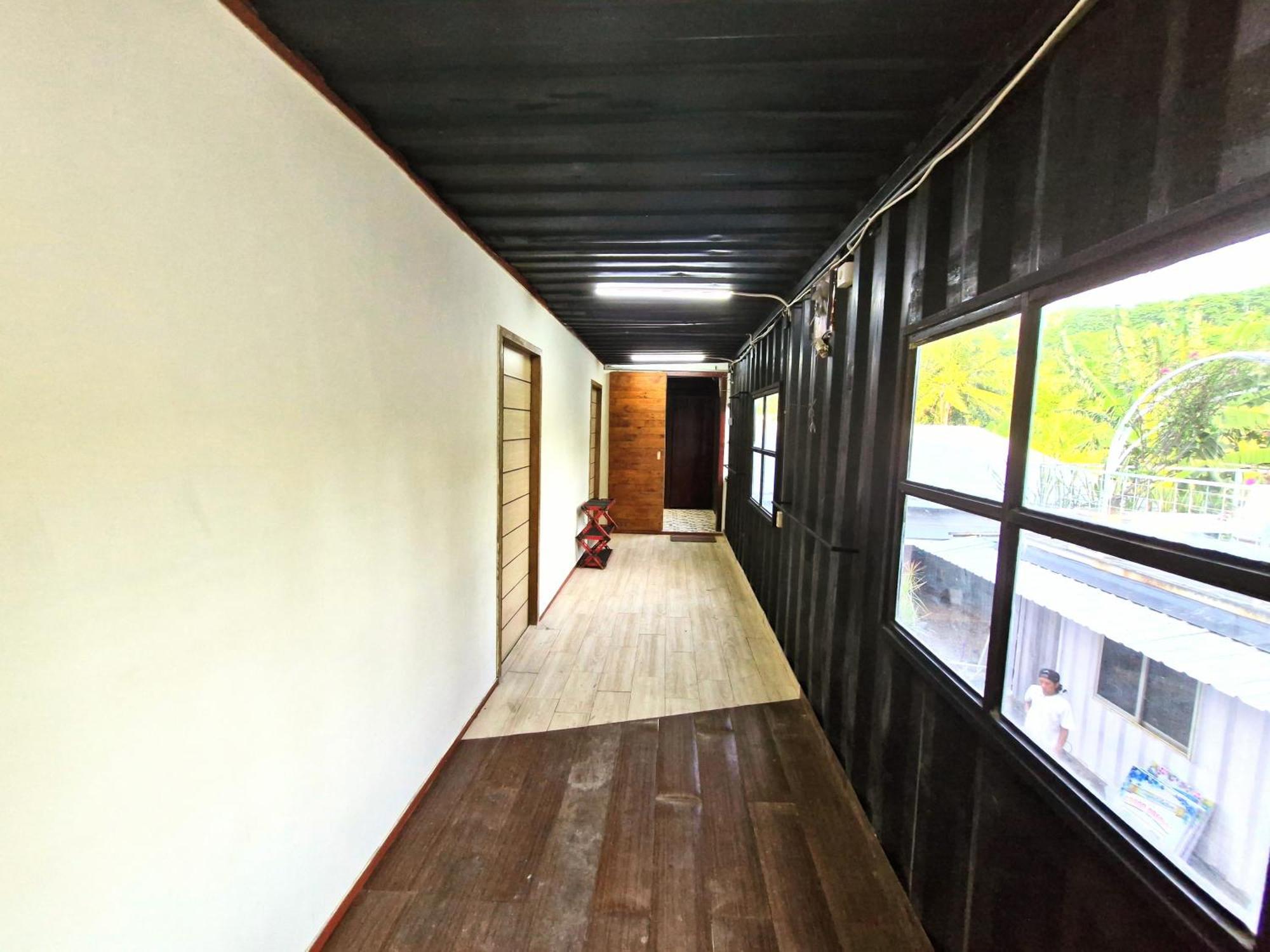 Karcof Container Hostel Сенггиги Экстерьер фото